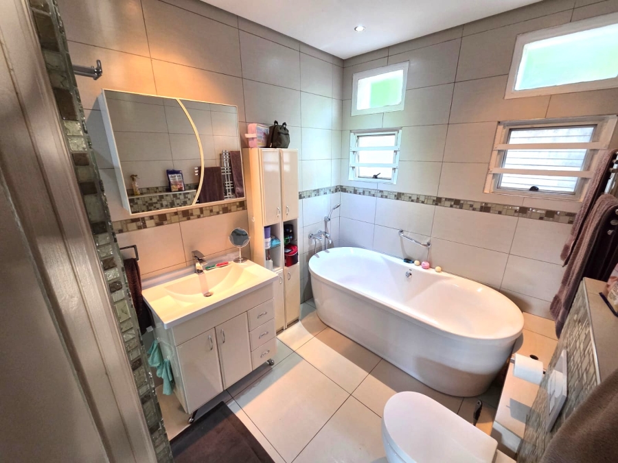 1 Bedroom Property for Sale in Garsfontein Gauteng