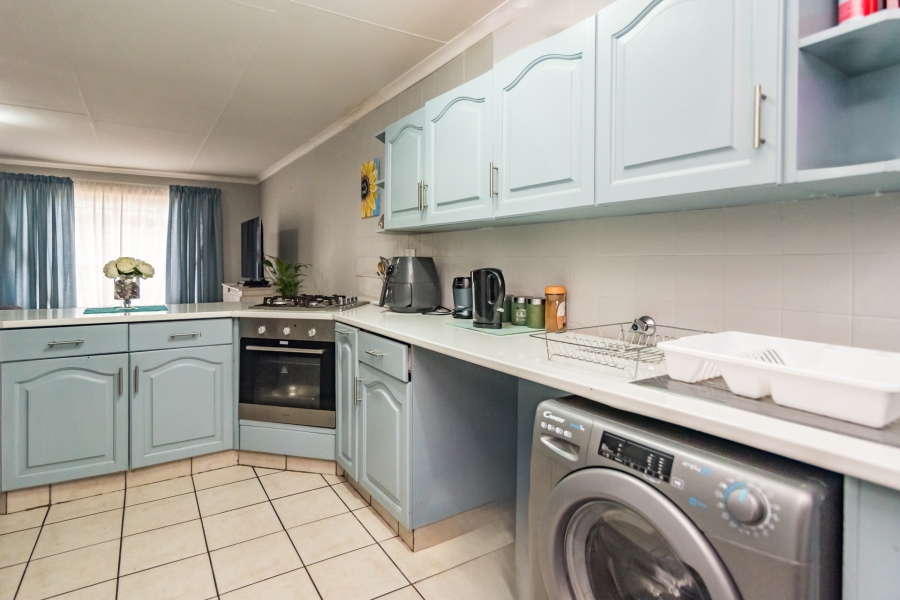 2 Bedroom Property for Sale in Helderkruin Gauteng