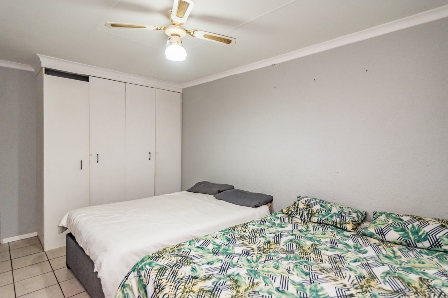 2 Bedroom Property for Sale in Helderkruin Gauteng