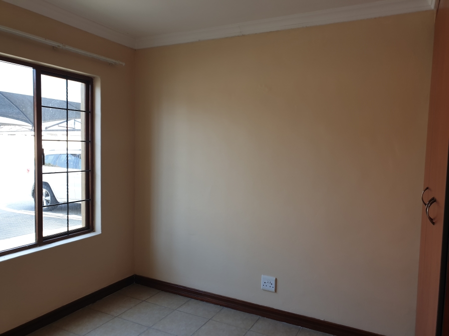 2 Bedroom Property for Sale in Montana Tuine Gauteng