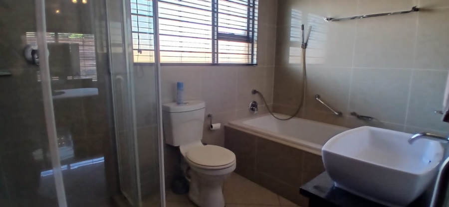 3 Bedroom Property for Sale in New Redruth Gauteng