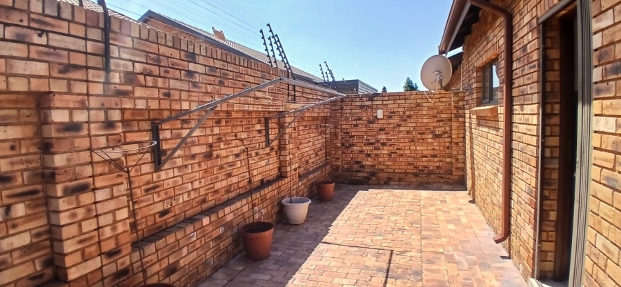 3 Bedroom Property for Sale in New Redruth Gauteng