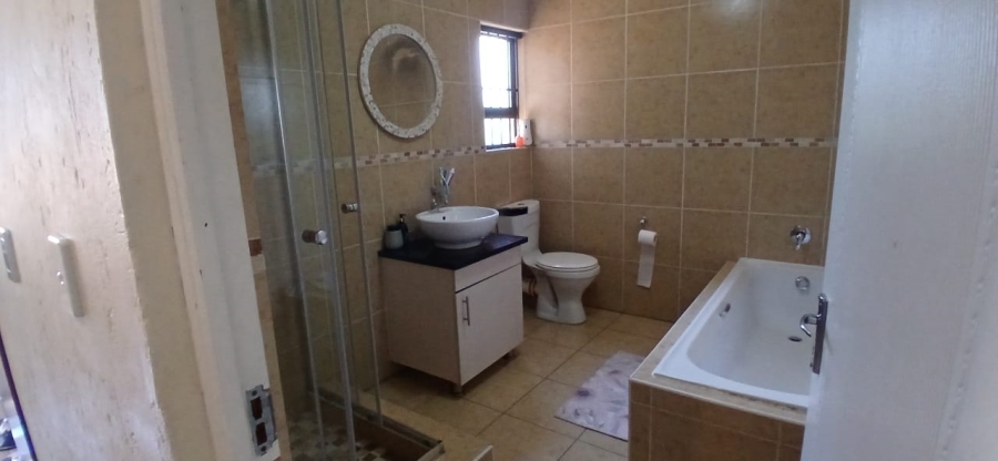 2 Bedroom Property for Sale in New Redruth Gauteng