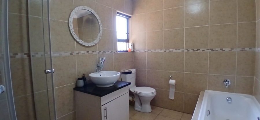 2 Bedroom Property for Sale in New Redruth Gauteng