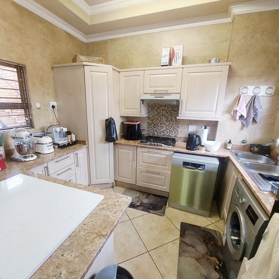 2 Bedroom Property for Sale in Ravenswood Gauteng