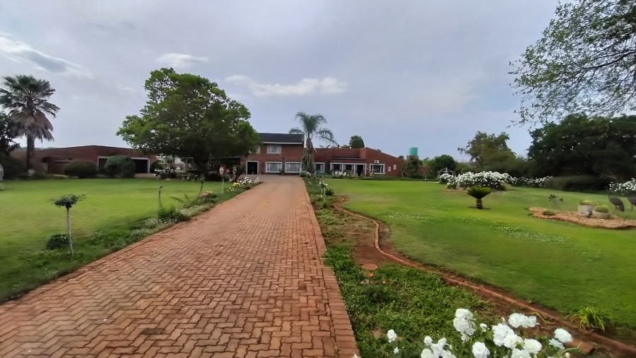 7 Bedroom Property for Sale in Haakdoornboom Gauteng