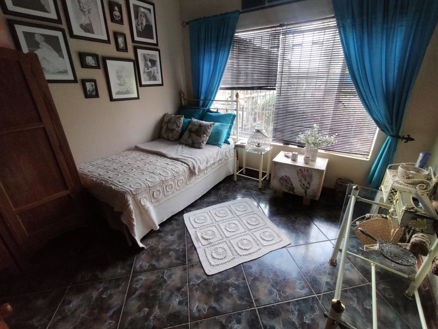 7 Bedroom Property for Sale in Haakdoornboom Gauteng