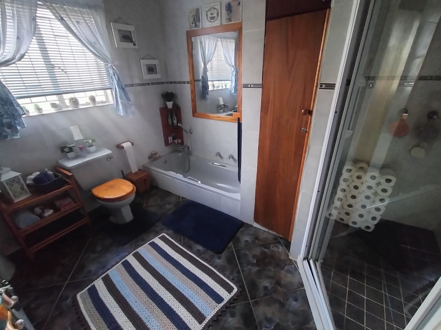 7 Bedroom Property for Sale in Haakdoornboom Gauteng