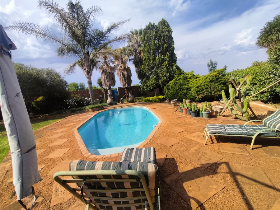 7 Bedroom Property for Sale in Haakdoornboom Gauteng