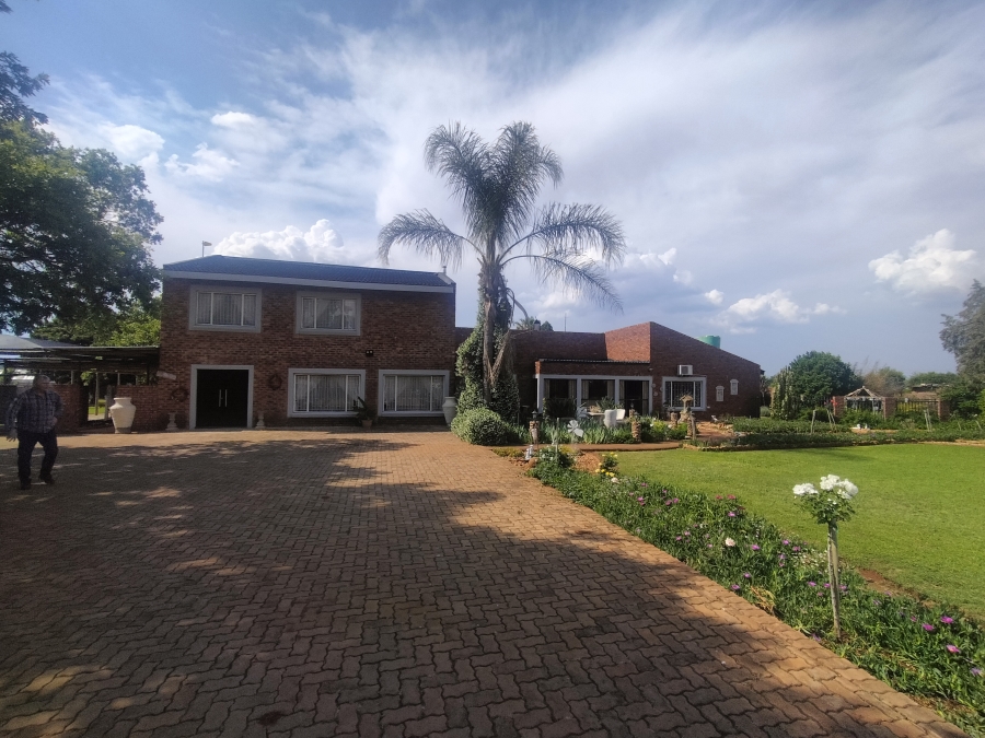 7 Bedroom Property for Sale in Haakdoornboom Gauteng