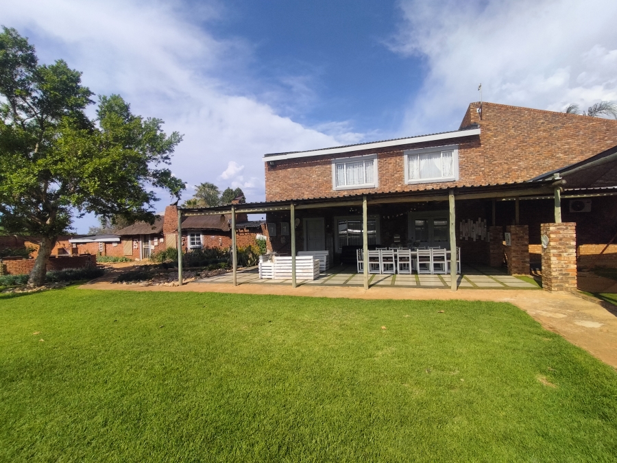 7 Bedroom Property for Sale in Haakdoornboom Gauteng
