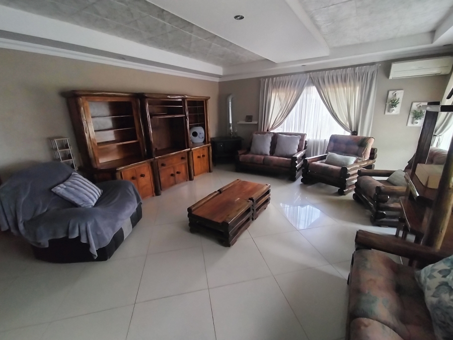 7 Bedroom Property for Sale in Haakdoornboom Gauteng