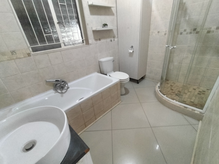 7 Bedroom Property for Sale in Haakdoornboom Gauteng