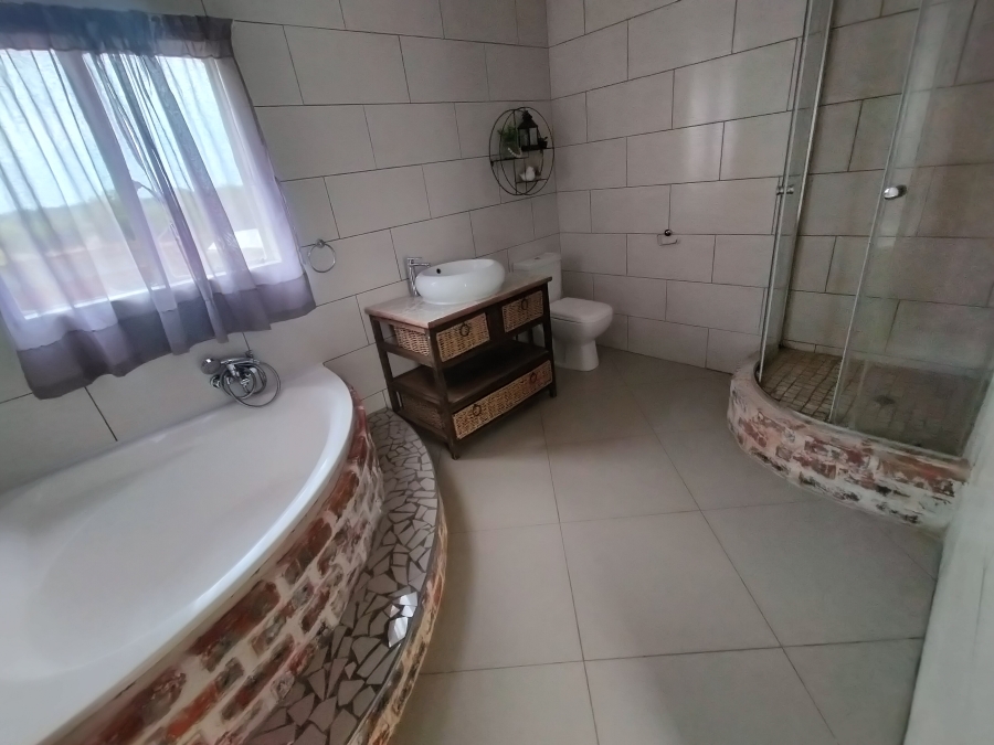 7 Bedroom Property for Sale in Haakdoornboom Gauteng