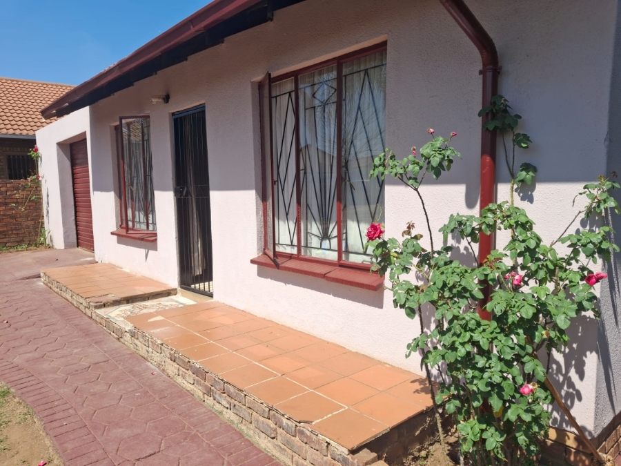 2 Bedroom Property for Sale in Mamelodi East Gauteng