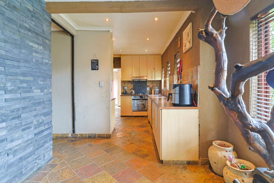 4 Bedroom Property for Sale in Brackendowns Gauteng