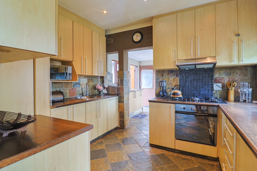 4 Bedroom Property for Sale in Brackendowns Gauteng