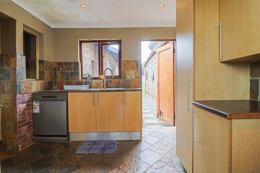 4 Bedroom Property for Sale in Brackendowns Gauteng