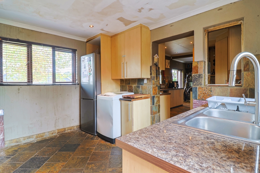 4 Bedroom Property for Sale in Brackendowns Gauteng