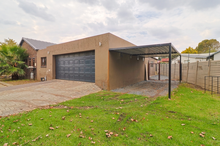 4 Bedroom Property for Sale in Brackendowns Gauteng