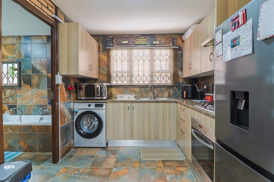 4 Bedroom Property for Sale in Brackendowns Gauteng