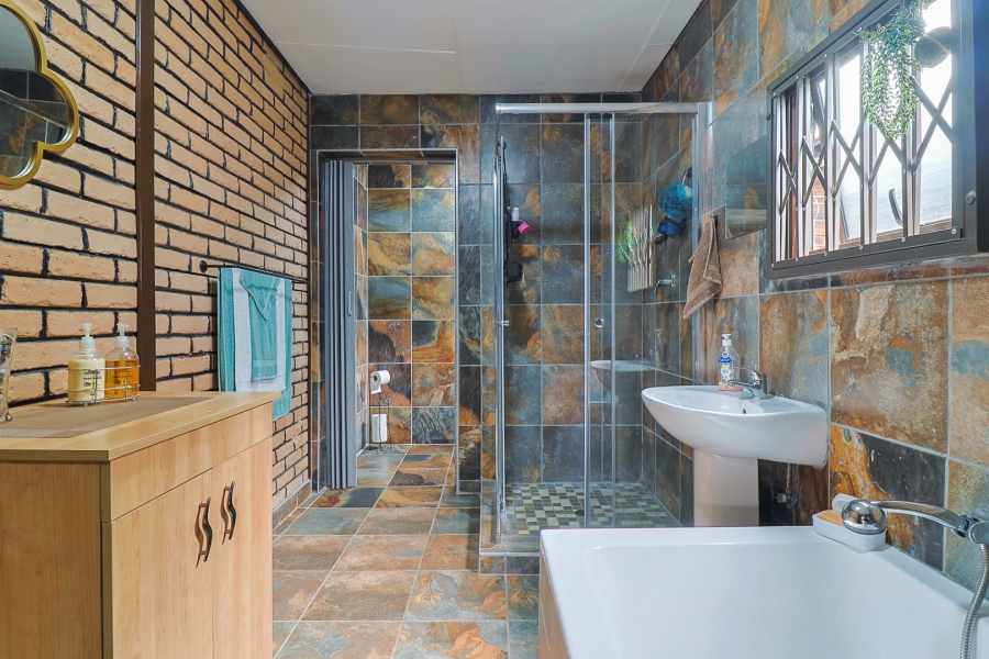 4 Bedroom Property for Sale in Brackendowns Gauteng