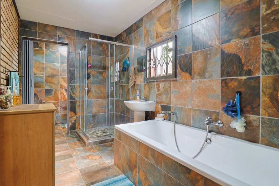 4 Bedroom Property for Sale in Brackendowns Gauteng