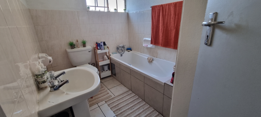 2 Bedroom Property for Sale in Elardus Park Gauteng