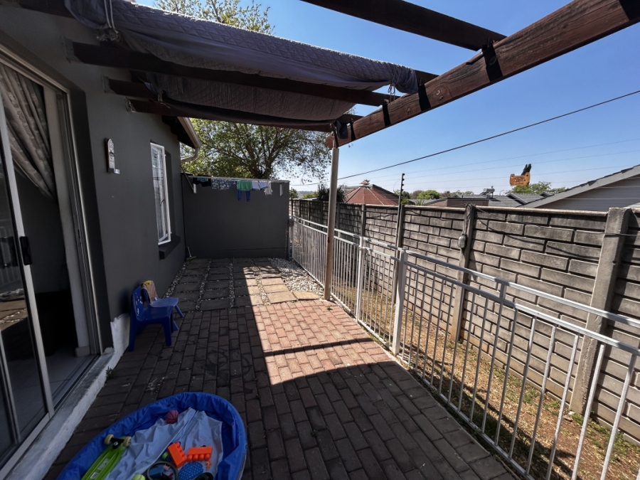 2 Bedroom Property for Sale in Greenstone Hill Gauteng