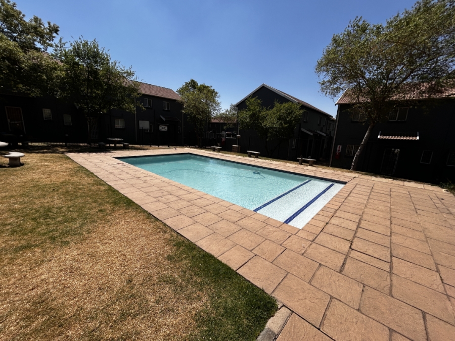 2 Bedroom Property for Sale in Greenstone Hill Gauteng