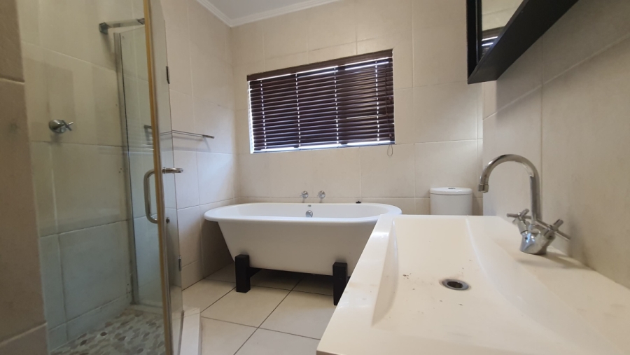 2 Bedroom Property for Sale in Greenstone Hill Gauteng