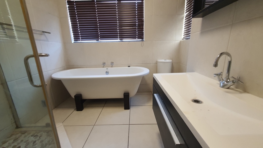2 Bedroom Property for Sale in Greenstone Hill Gauteng