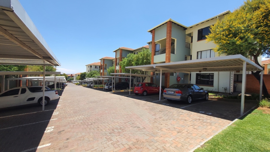2 Bedroom Property for Sale in Greenstone Hill Gauteng