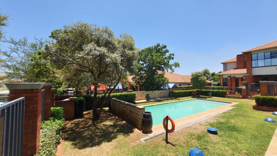 2 Bedroom Property for Sale in Greenstone Hill Gauteng