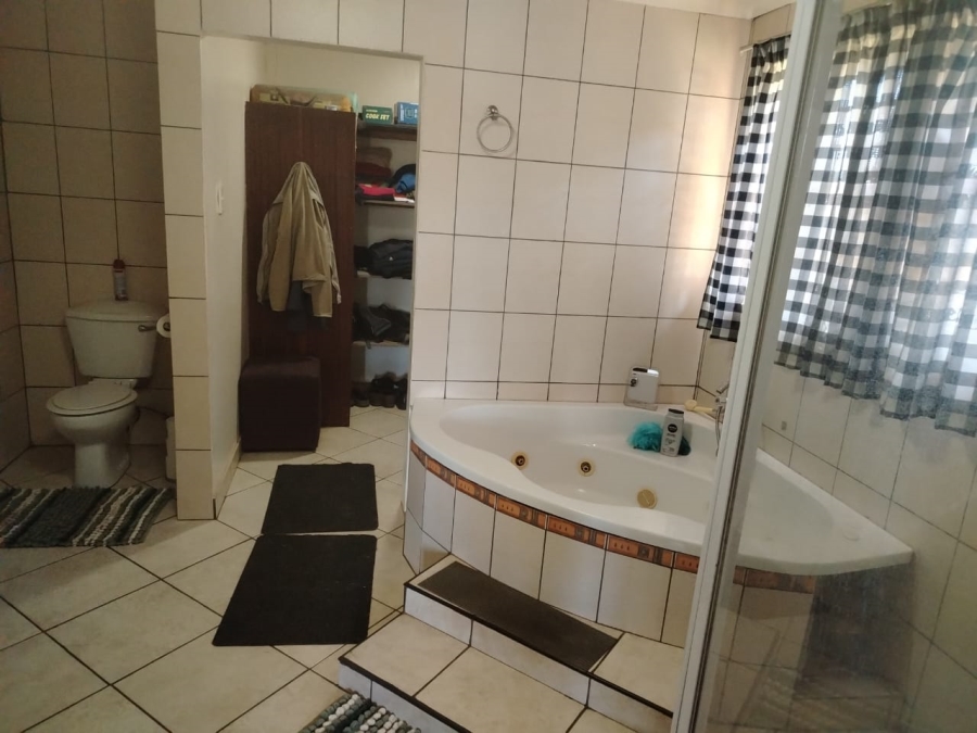 5 Bedroom Property for Sale in Withok Estate Gauteng