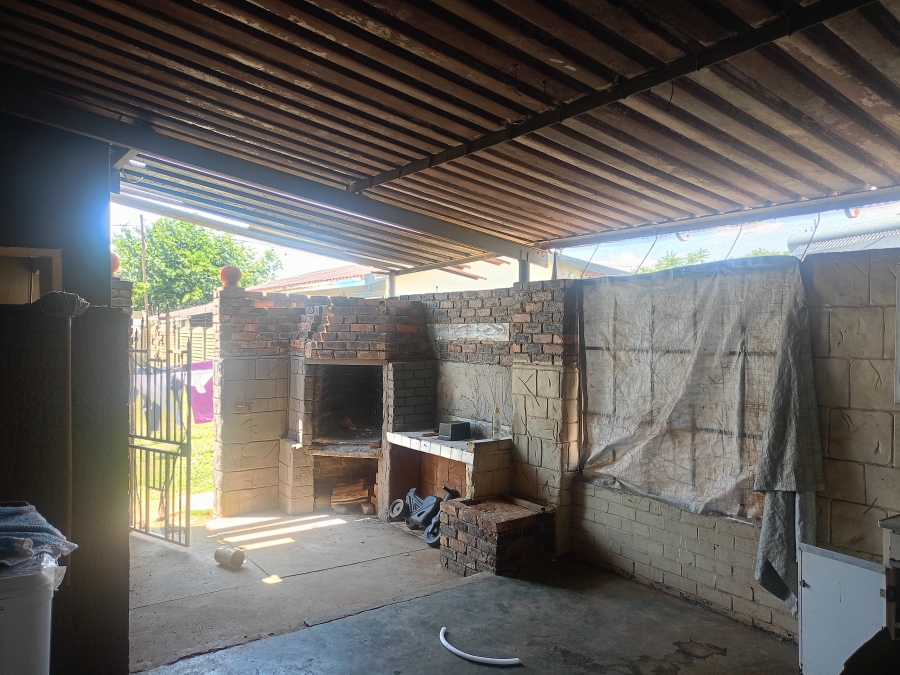 4 Bedroom Property for Sale in Sonland Park Gauteng