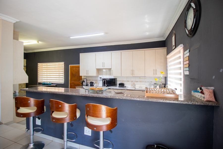 4 Bedroom Property for Sale in Eikenhof Gauteng