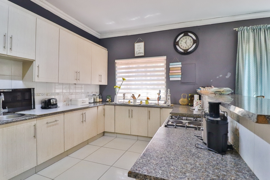 4 Bedroom Property for Sale in Eikenhof Gauteng