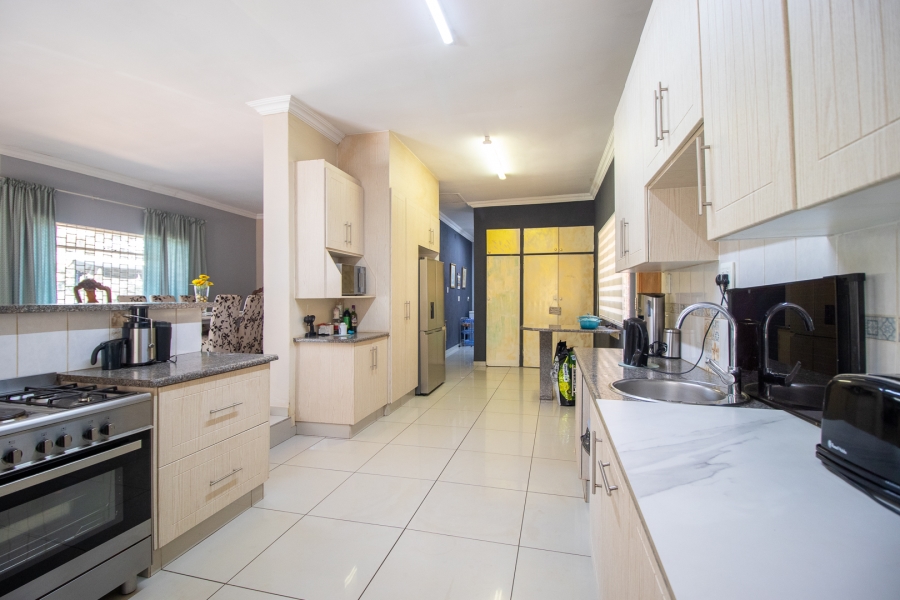 4 Bedroom Property for Sale in Eikenhof Gauteng