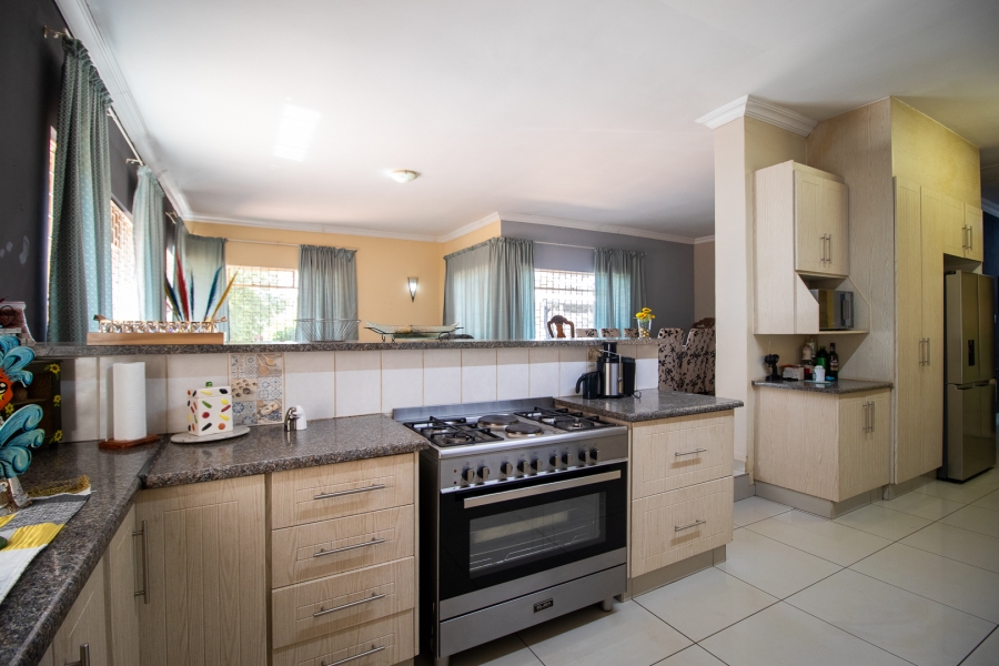 4 Bedroom Property for Sale in Eikenhof Gauteng