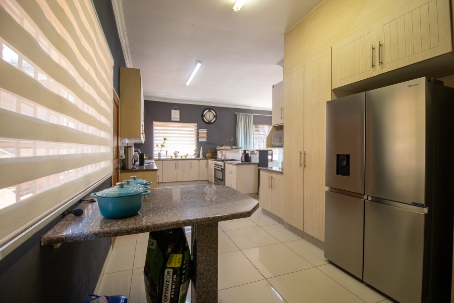 4 Bedroom Property for Sale in Eikenhof Gauteng