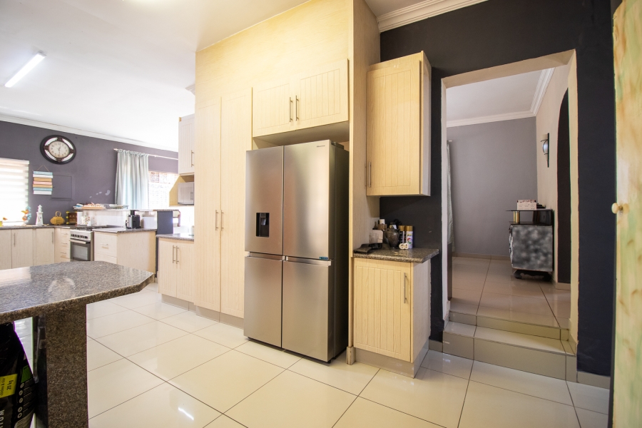 4 Bedroom Property for Sale in Eikenhof Gauteng