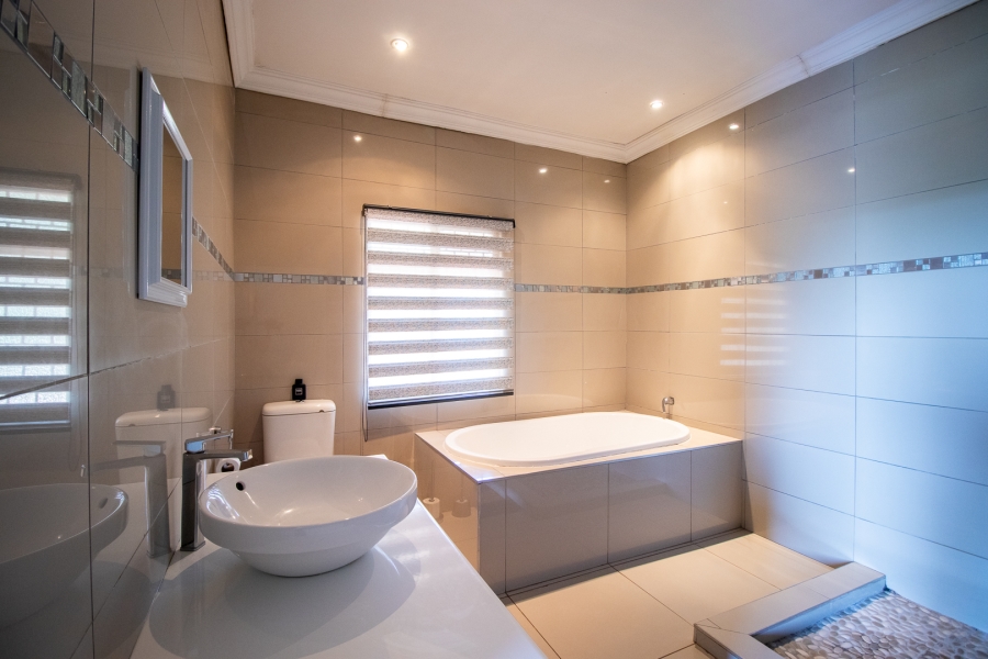 4 Bedroom Property for Sale in Eikenhof Gauteng