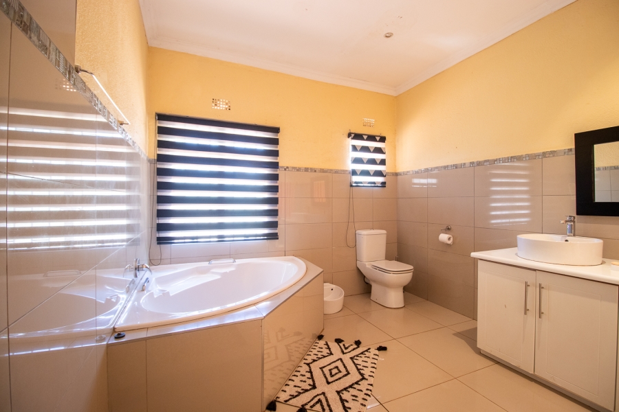 4 Bedroom Property for Sale in Eikenhof Gauteng