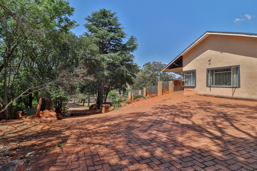 4 Bedroom Property for Sale in Eikenhof Gauteng