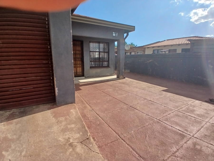 4 Bedroom Property for Sale in Rondebult Gauteng