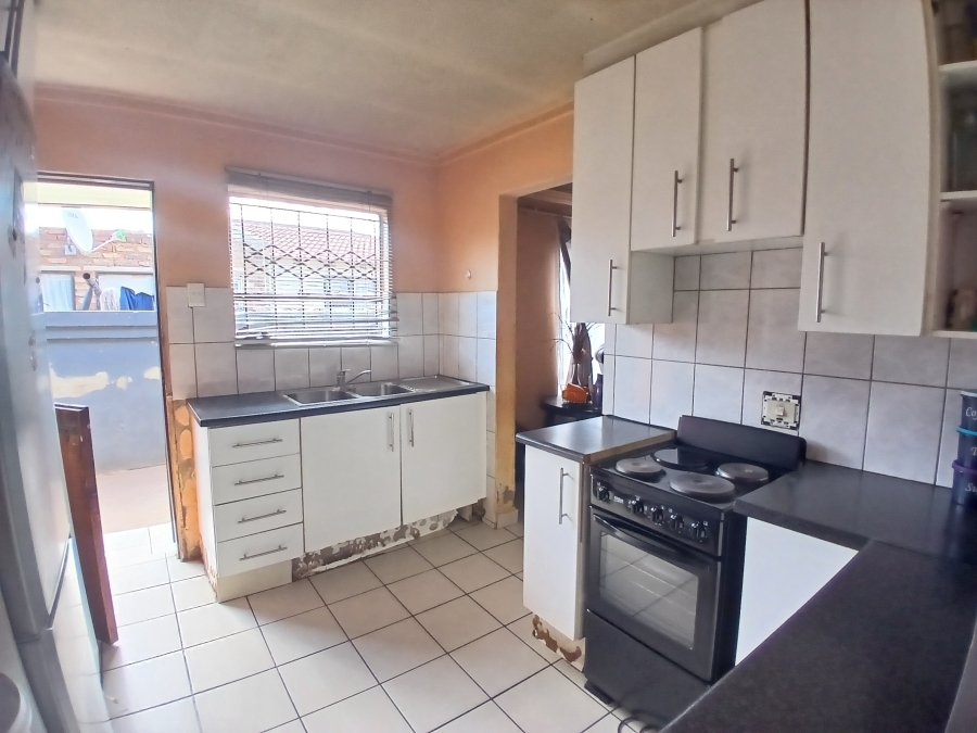 4 Bedroom Property for Sale in Rondebult Gauteng