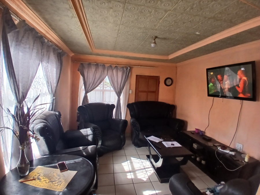 4 Bedroom Property for Sale in Rondebult Gauteng