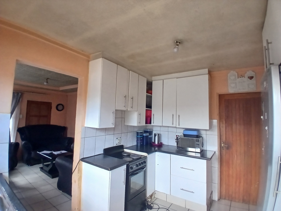 4 Bedroom Property for Sale in Rondebult Gauteng