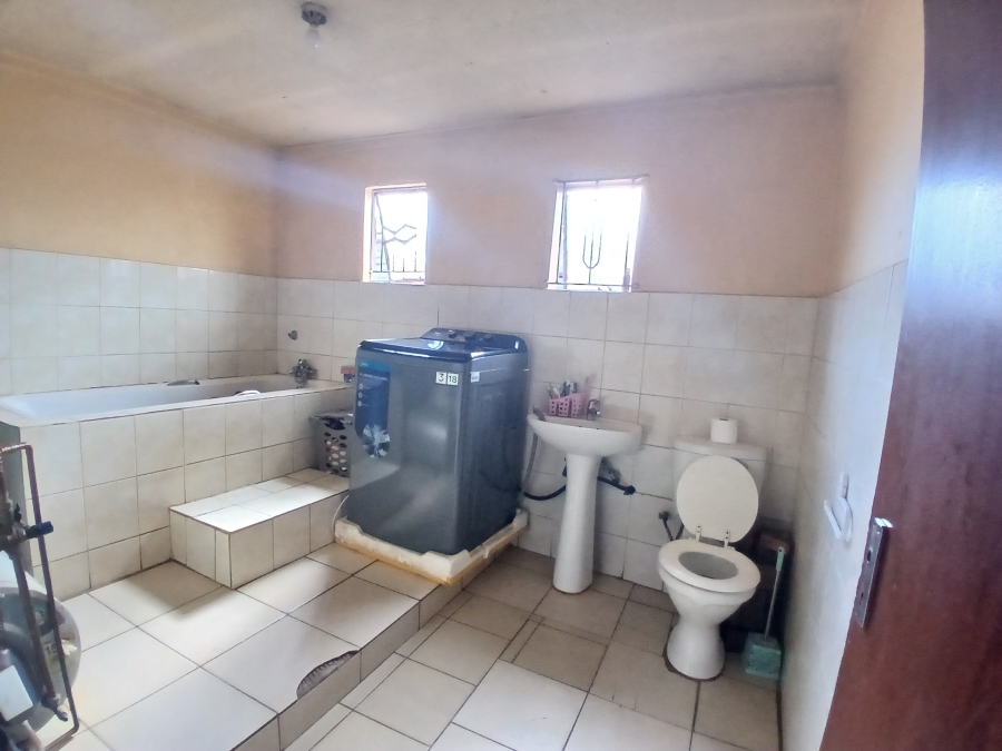 4 Bedroom Property for Sale in Rondebult Gauteng